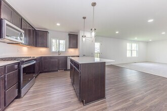 9268 Hemlock Ln in Dexter, MI - Foto de edificio - Building Photo