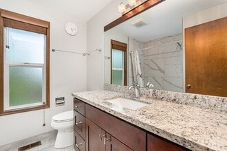 6163 144th Pl SE in Bellevue, WA - Building Photo - Building Photo