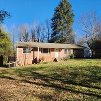 60 Stallings Rd in Taylors, SC - Building Photo