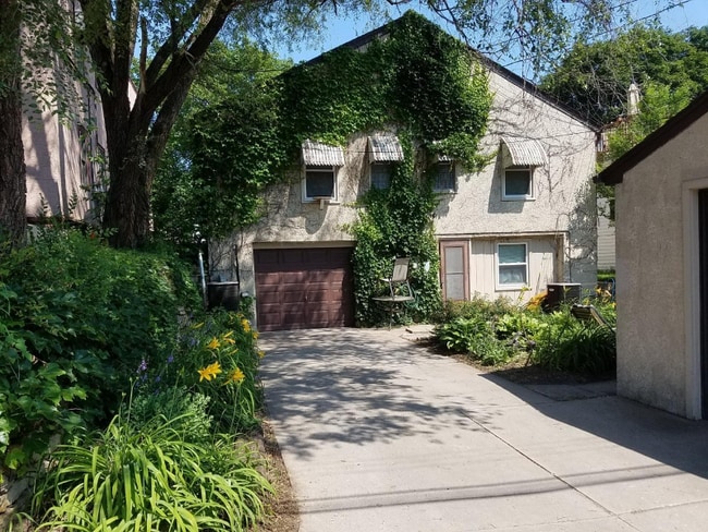 4232 Cedar Ave S in Minneapolis, MN - Building Photo - Building Photo
