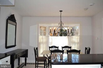 7407 Crestberry Ln in Bethesda, MD - Building Photo - Building Photo