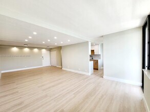 250 174th St in Sunny Isles Beach, FL - Building Photo - Building Photo