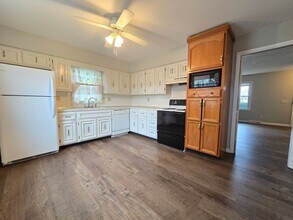 306 Robinhood Ln in Bloomington, IL - Building Photo - Building Photo