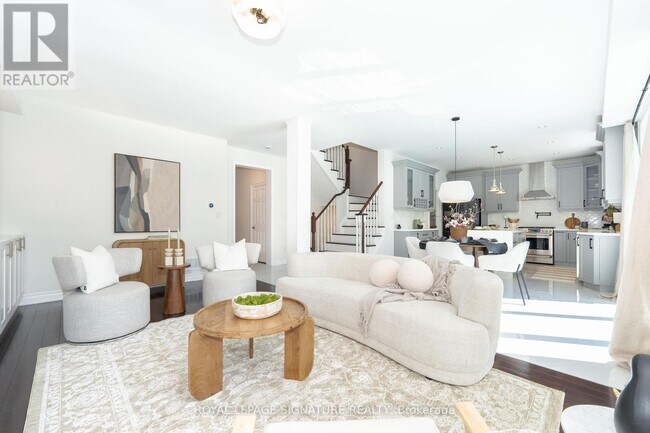 2355 Pilgrim Square in Oshawa, ON - Building Photo - Building Photo