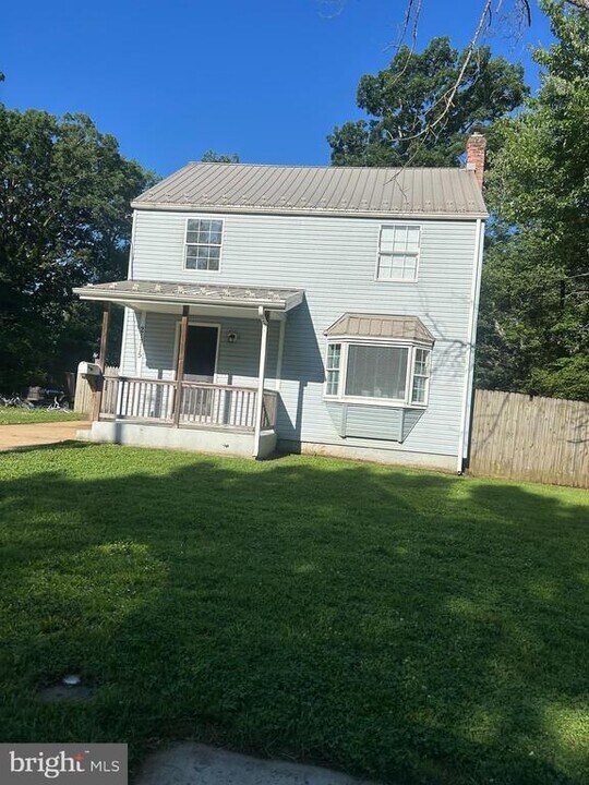 21715 Hancock Rd in Lexington Park, MD - Building Photo