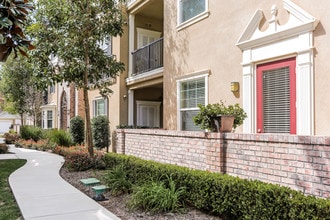 Coventry Court Luxury Senior in Tustin, CA - Building Photo - Building Photo