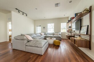 701 4th St in Miami Beach, FL - Building Photo - Building Photo