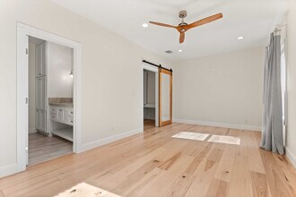 6361 W 83rd St in Los Angeles, CA - Foto de edificio - Building Photo