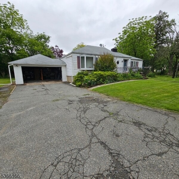 828 Tabor Rd in Morris Plains, NJ - Building Photo - Building Photo
