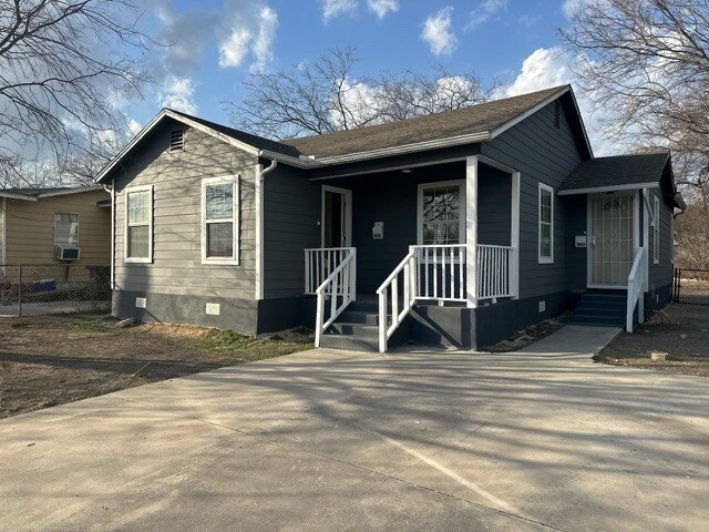 2023 Texas Ave, Unit Texas Duplex in San Antonio, TX - Building Photo