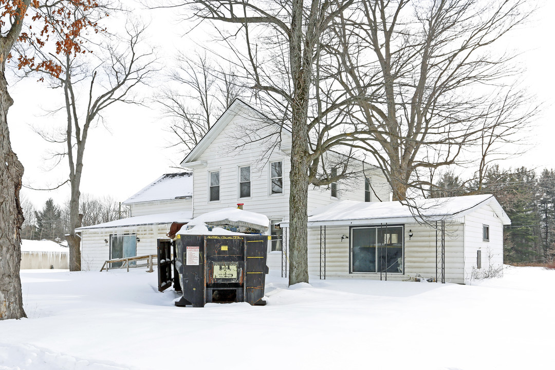 5527 Lapeer Rd in Kimball Township, MI - Foto de edificio