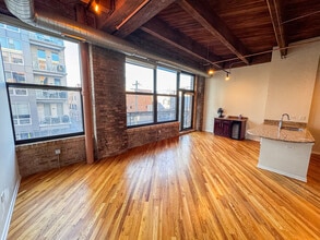1040 W Adams St in Chicago, IL - Building Photo - Building Photo