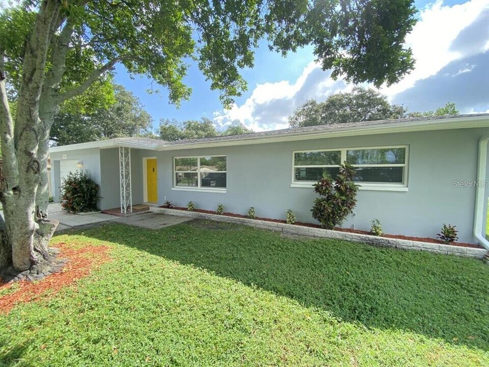 201 S Fernwood Ave in Clearwater, FL - Building Photo