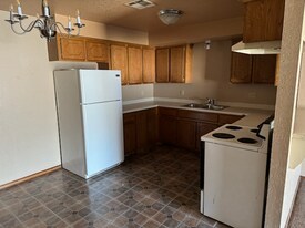 902 Cynthia St in Wilburton, OK - Building Photo