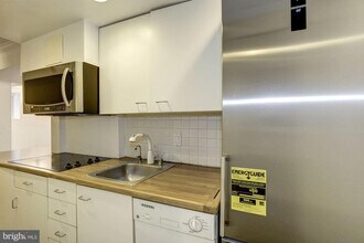 2370 Champlain St NW in Washington, DC - Building Photo - Building Photo