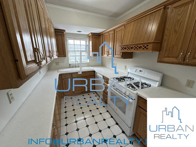 9 Lake Shore Ter, Unit 1 in Boston, MA - Building Photo - Building Photo