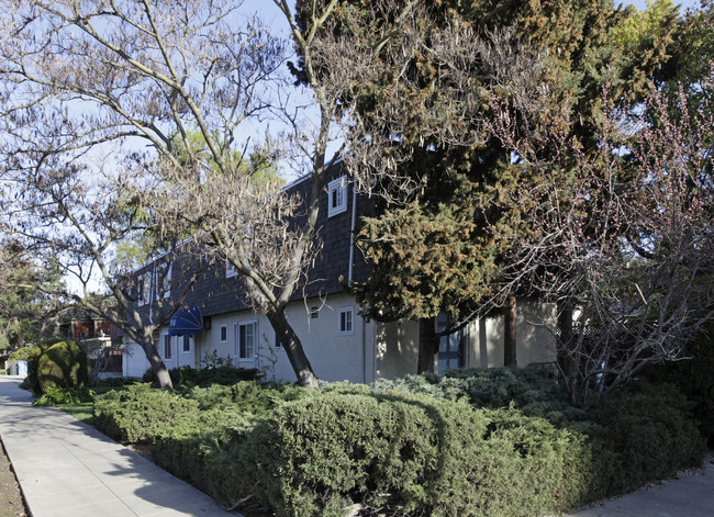 103 Tennyson Ave in Palo Alto, CA - Foto de edificio - Building Photo