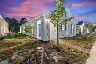 704 Treehouse Ln in La Belle, FL - Building Photo - Building Photo