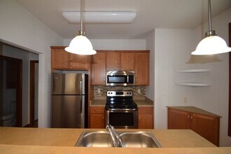 2224 Regent St, Unit #101 in Madison, WI - Foto de edificio - Building Photo