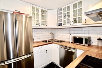 125 Beacon St, Unit 10 in Boston, MA - Building Photo - Building Photo