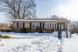 152 Almy St in Warwick, RI - Building Photo - Building Photo