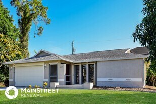 18477 Miami Blvd in Ft. Myers, FL - Building Photo