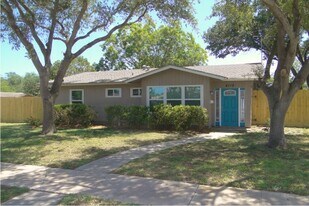4115 Robinhood Dr in Corpus Christi, TX - Building Photo