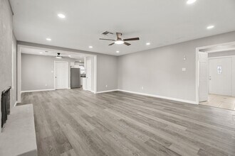 2707 Mt Vernon Dr in Dickinson, TX - Building Photo - Building Photo