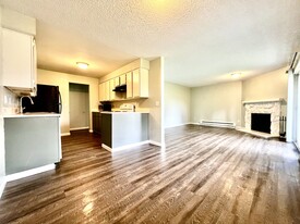 210 Portland Ct SW, Unit A Apartamentos