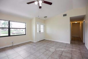 2130 SW 12th Pl in Cape Coral, FL - Foto de edificio - Building Photo