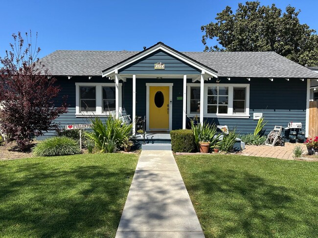 property at 415 Jacaranda Pl