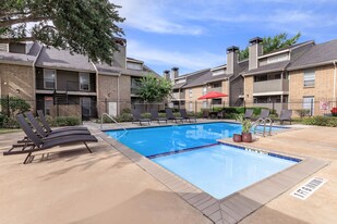 Angleton Manor Apartments