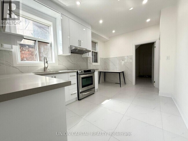 1087 Gerrard St E in Toronto, ON - Building Photo - Building Photo