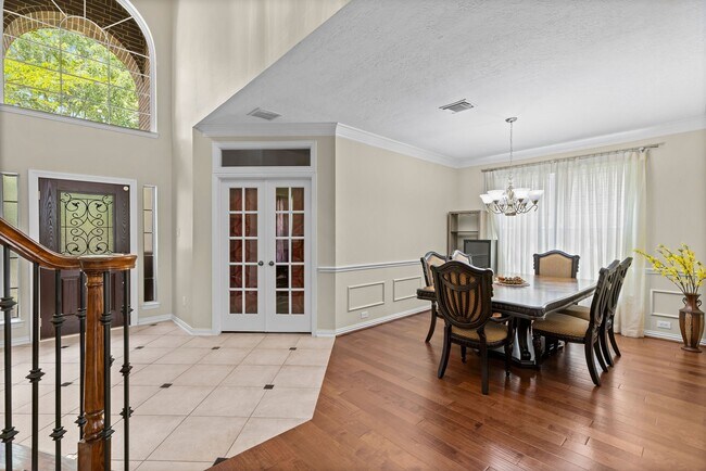 property at 27 E Artist Grove Cir