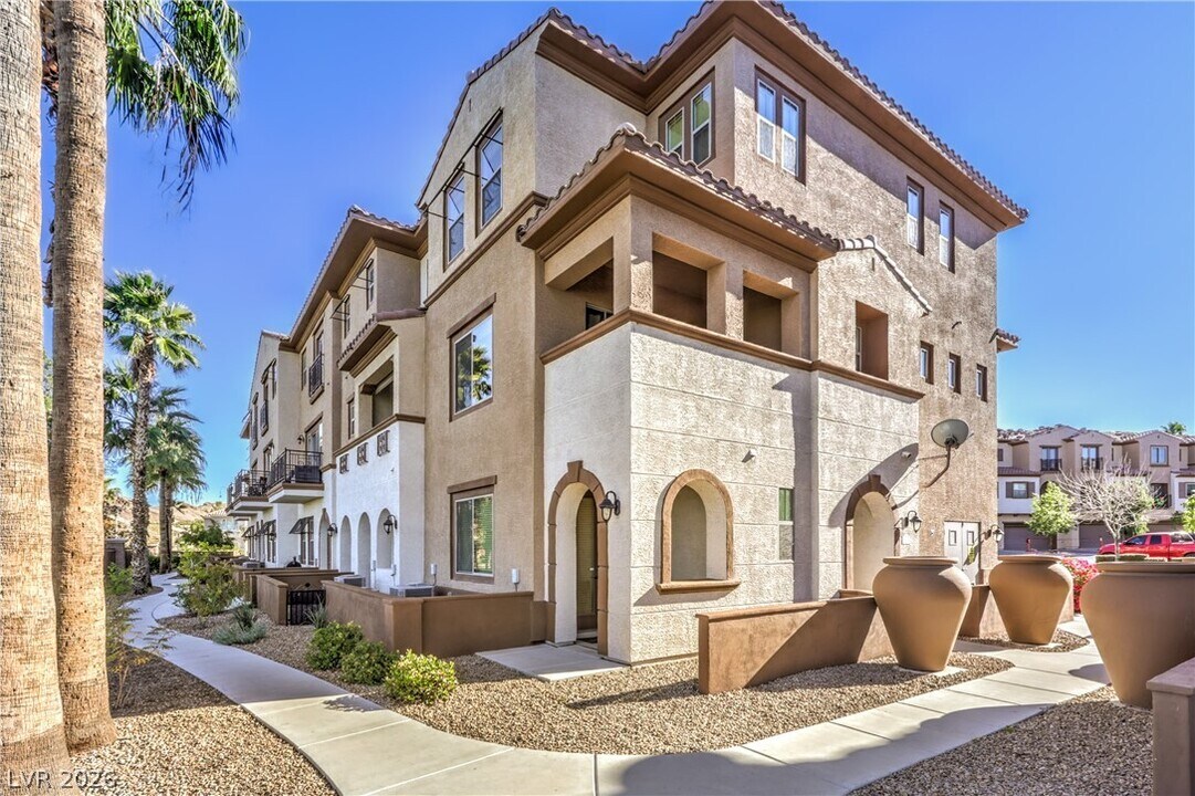 1073 Via Prato Ln in Henderson, NV - Building Photo