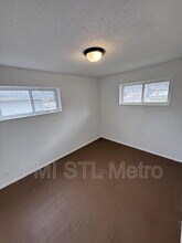 5633 Parchester Dr in St. Louis, MO - Building Photo - Building Photo