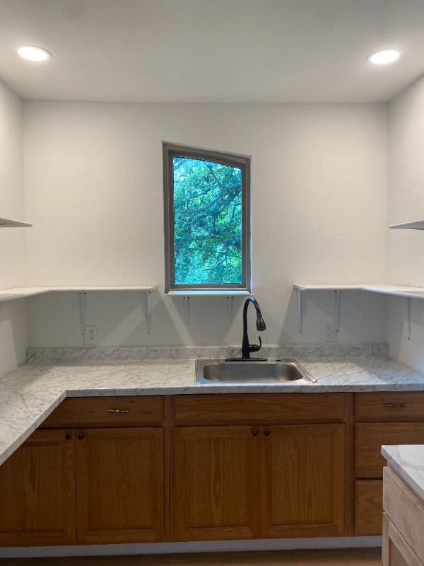 201 Harmons Way in San Marcos, TX - Foto de edificio - Building Photo