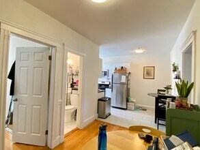 1863 Commonwealth Ave, Unit 51 in Boston, MA - Foto de edificio - Building Photo