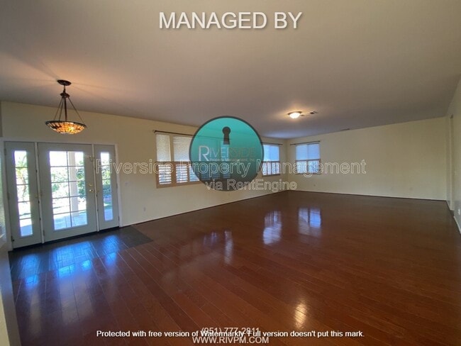 1375 Williamsburg Ln in Corona, CA - Building Photo - Building Photo