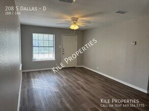 208 S Dallas St in Kaufman, TX - Building Photo - Building Photo