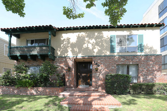 129 S Canon Dr in Beverly Hills, CA - Building Photo - Building Photo