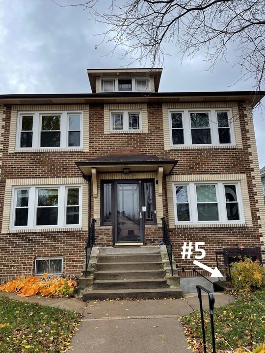 1041 Grand Ave in St. Paul, MN - Building Photo
