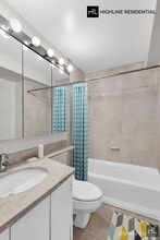 250 E 40th St in New York, NY - Building Photo - Building Photo