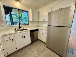 1704 Pleasant Valley Ave in Oakland, CA - Building Photo - Building Photo