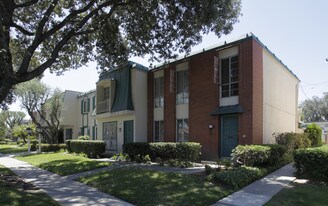 1748-1760 W Glenoaks Ave Apartments