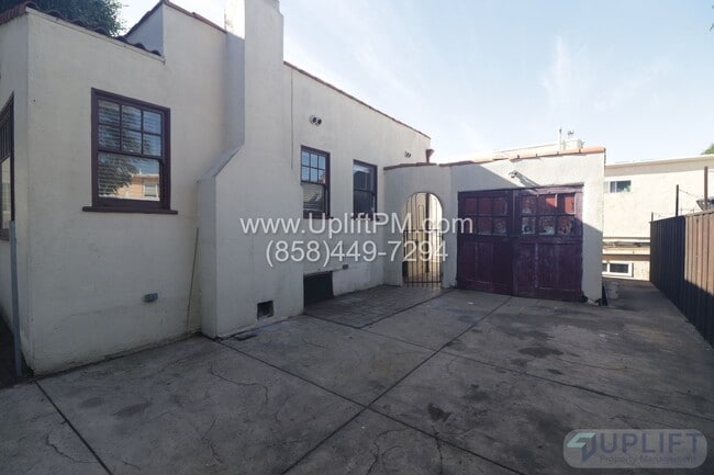 1730 Sunset Cliffs Blvd in San Diego, CA - Building Photo - Building Photo