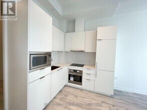8-S908 Olympic Gdn Dr in Toronto, ON - Building Photo - Building Photo
