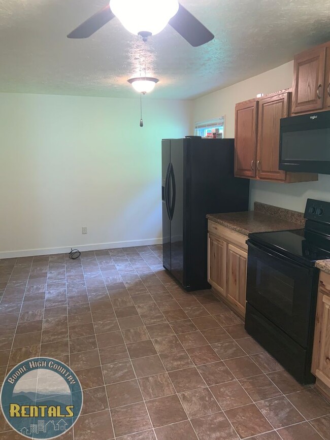 159 Houston Harmon Rd in Sugar Grove, NC - Building Photo - Building Photo