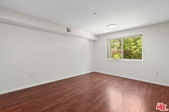 15939 Victory Blvd in Los Angeles, CA - Building Photo - Building Photo