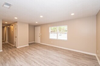 4219 Pointe Haven Dr S in Jacksonville, FL - Foto de edificio - Building Photo